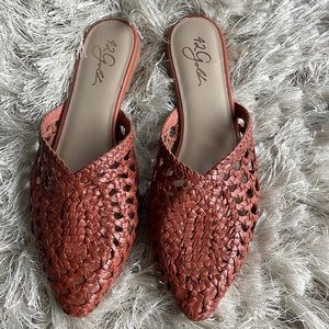NWOT 42 Gold brown wicker mule slides